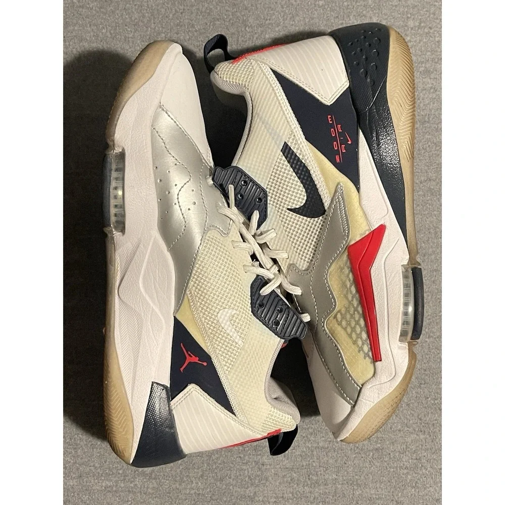 Nike Air Jordan Men's Basketball Shoes Size 9.5 White Gray Red Athletic Sneakers